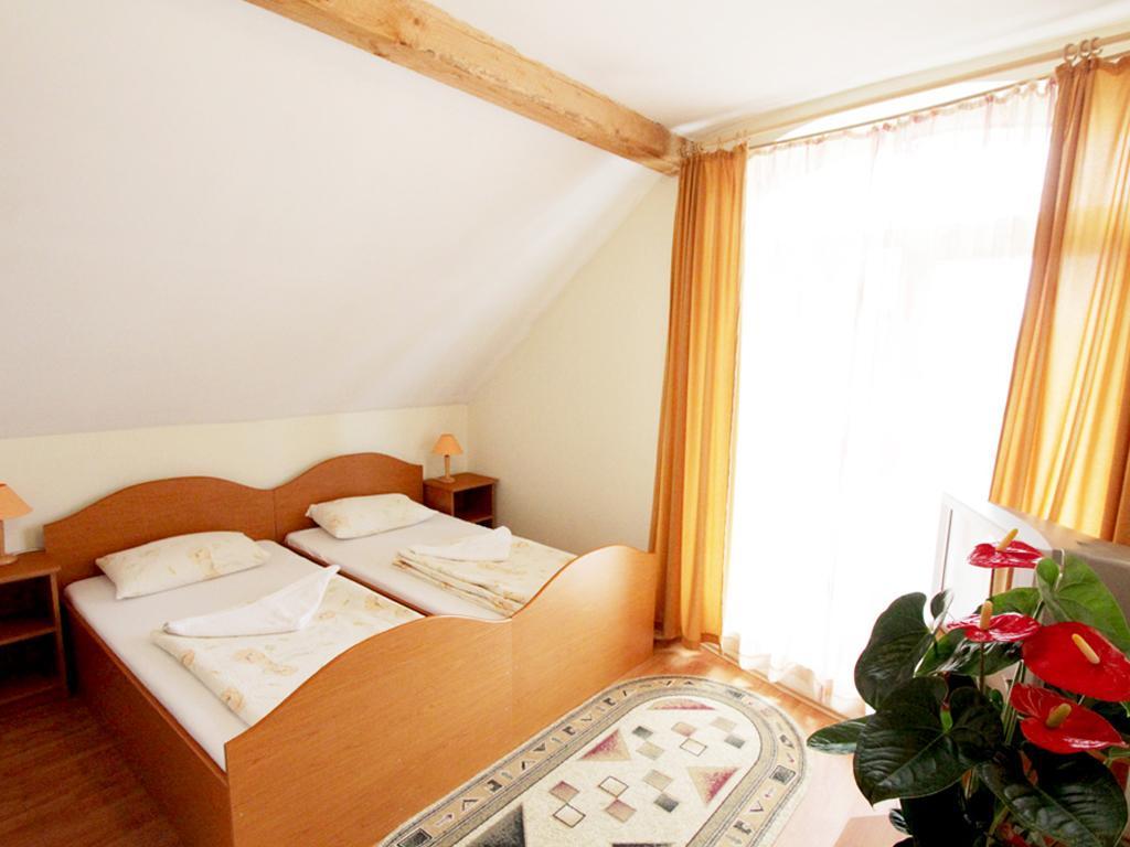 Beluci Panzio Hotel Odorheiu Secuiesc Buitenkant foto