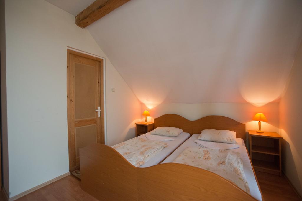 Beluci Panzio Hotel Odorheiu Secuiesc Buitenkant foto
