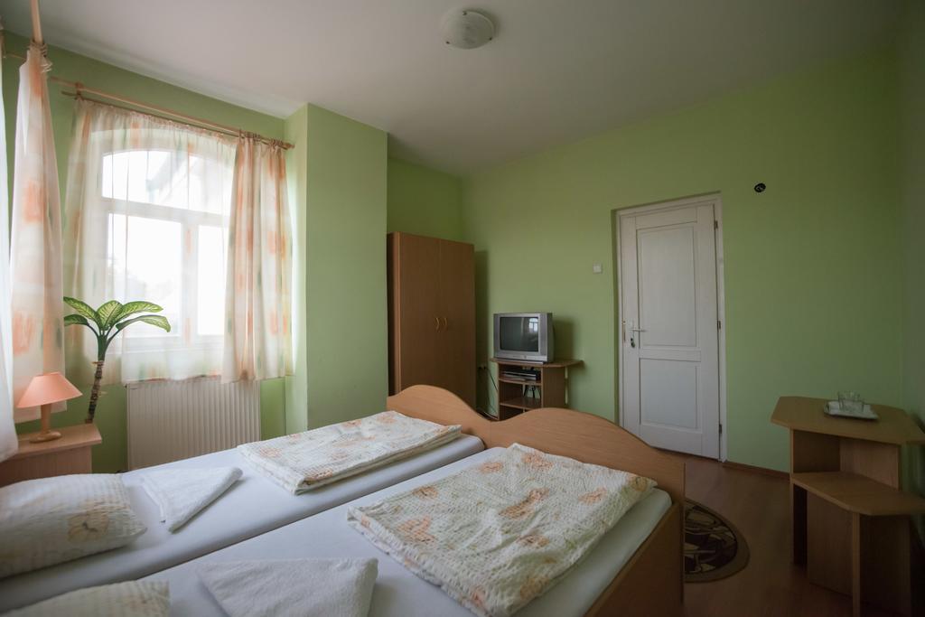 Beluci Panzio Hotel Odorheiu Secuiesc Buitenkant foto